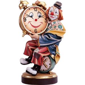 Clown mit bemalter Uhr