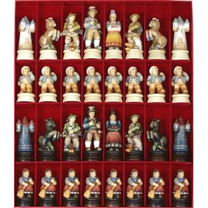 Gardena wood-carved chess set with box