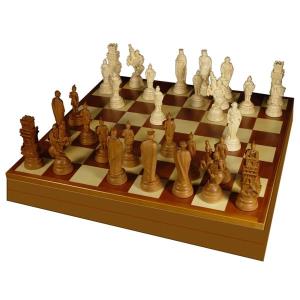 Schachfiguren mit Schachbrett