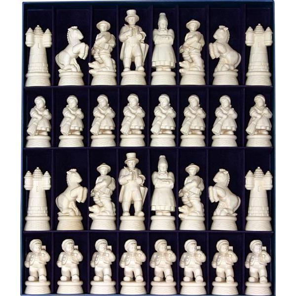 Gardena wood-carved chess set with box - natural