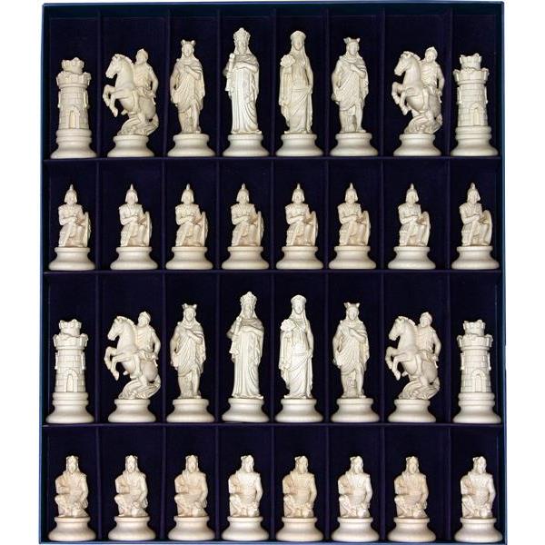 Verona wood-carved chess set with box - natural